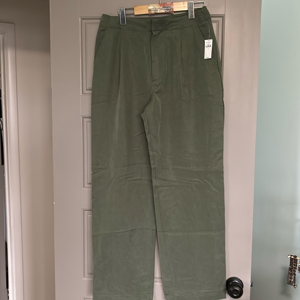 Women’s Green Pants Gap Size 8